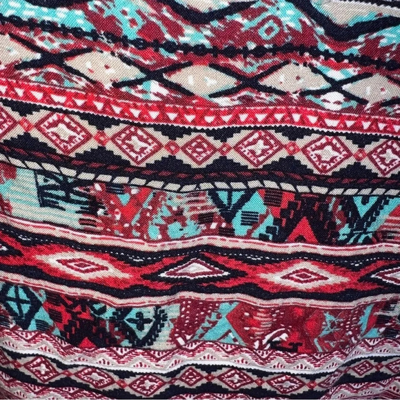 Rue21, M,Aztec, geometric print contrast lace lined hem cuff, long sleeve crop - Picture 9 of 9